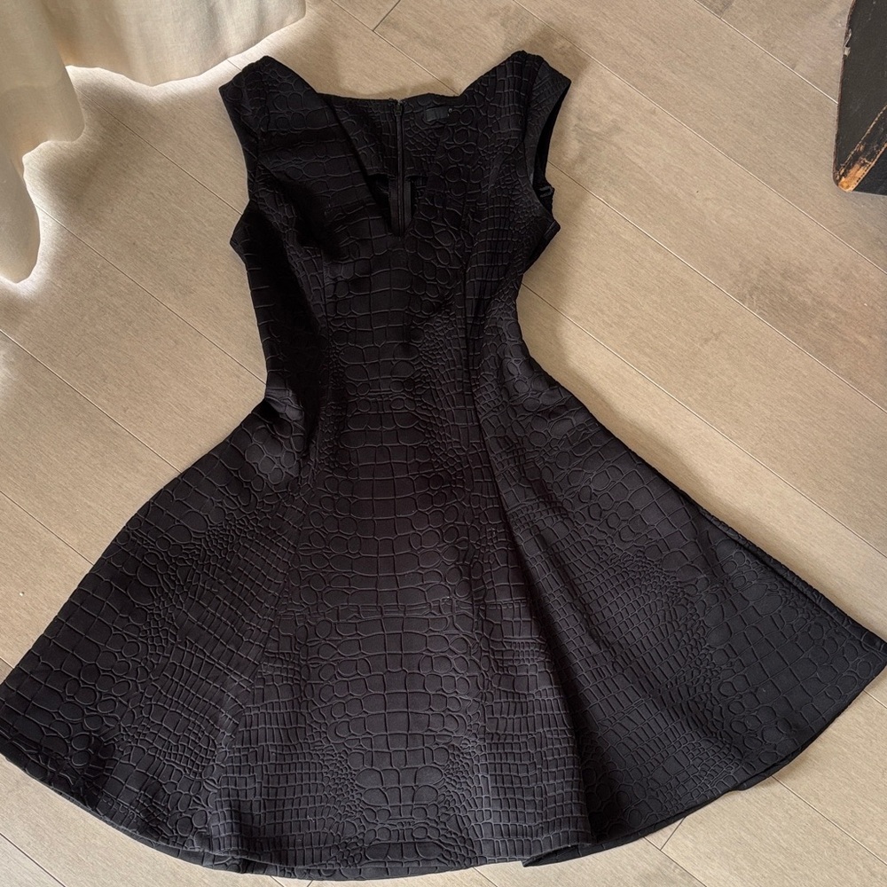 Guess Black Textured Fit-and-Flare Midi Dress